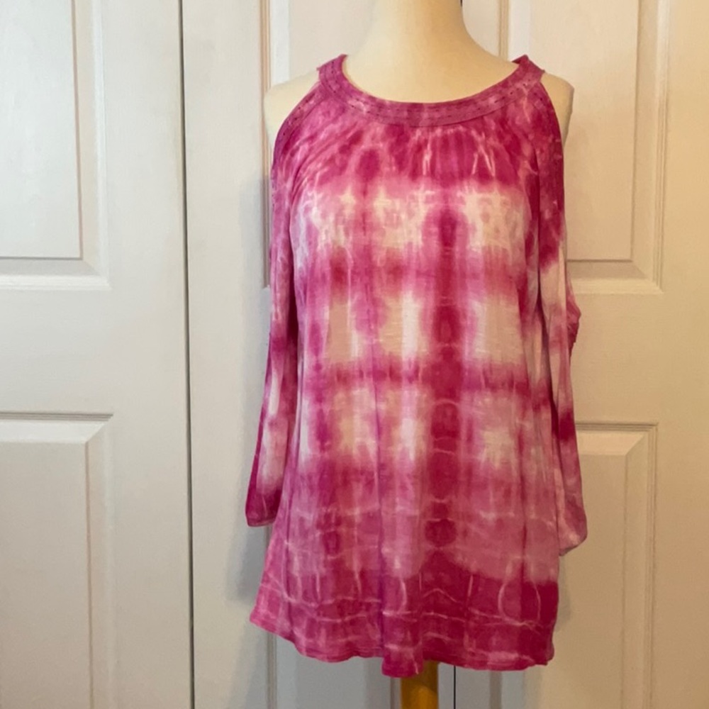 New Directions Pink Tie Dye Cold Shoulder Top Medium